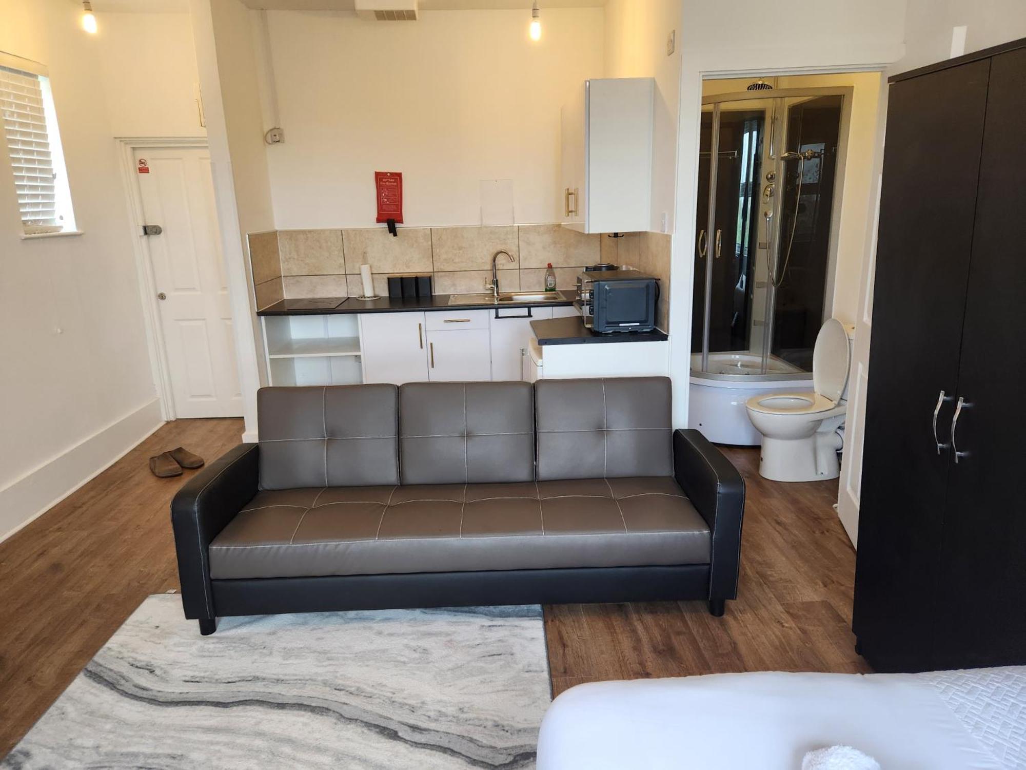 Immaculate 1-Bedroom In Greenhithe Екстериор снимка